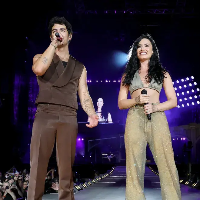 1a9ddb0d1f988e5b55a79e7f5c9246f393-demi-joejonas.2x.rsquare.w330